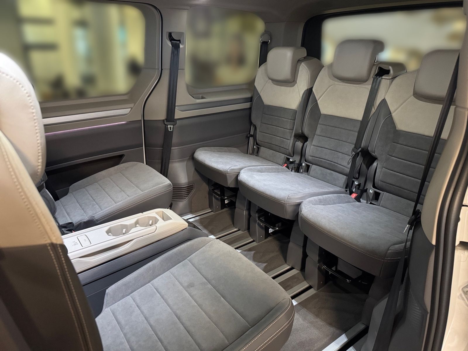Fahrzeugabbildung Volkswagen Multivan "Edition" 2.0 TDI DSG AHK Head-Up-D.