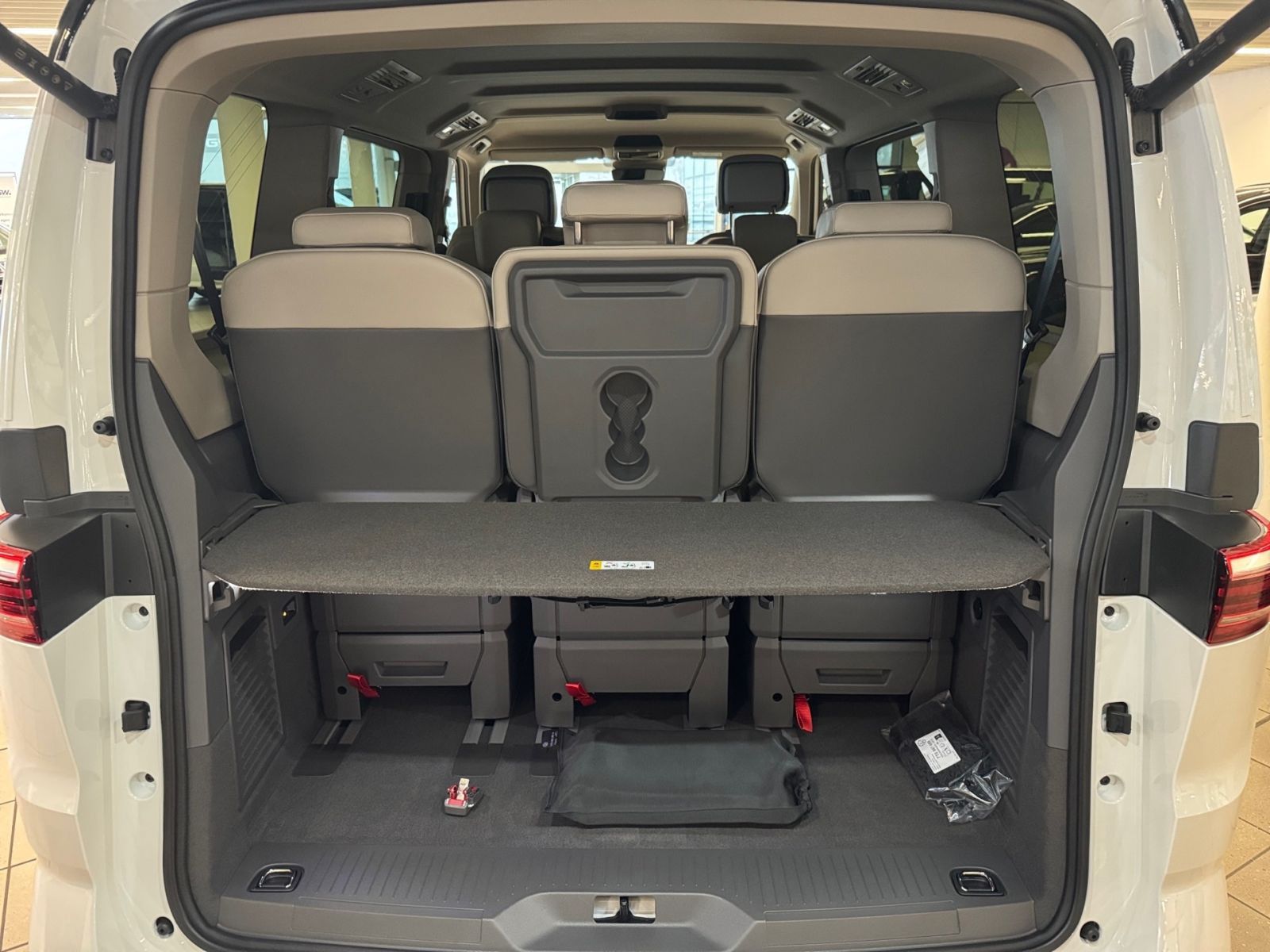 Fahrzeugabbildung Volkswagen Multivan "Edition" 2.0 TDI DSG AHK Head-Up-D.