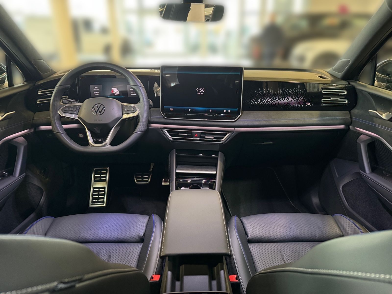 Fahrzeugabbildung Volkswagen Tiguan R-Line 1.5 eTSI DSG ACC NAVI 360° Kamera