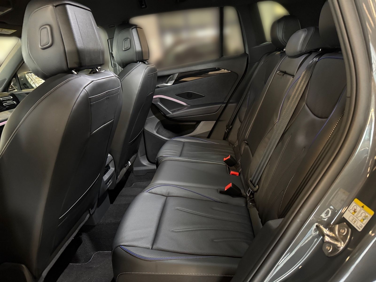 Fahrzeugabbildung Volkswagen Tiguan R-Line 1.5 eTSI DSG ACC NAVI 360° Kamera