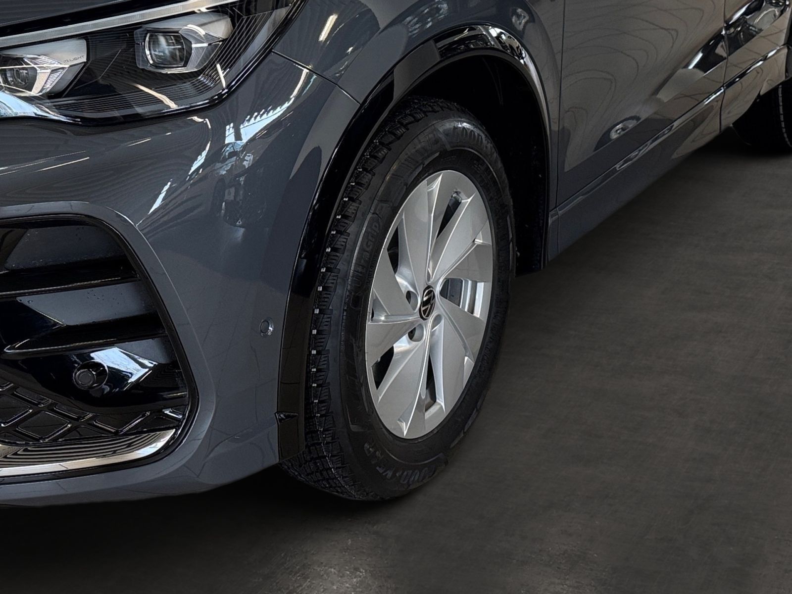 Fahrzeugabbildung Volkswagen Tiguan R-Line 1.5 eTSI DSG ACC NAVI 360° Kamera