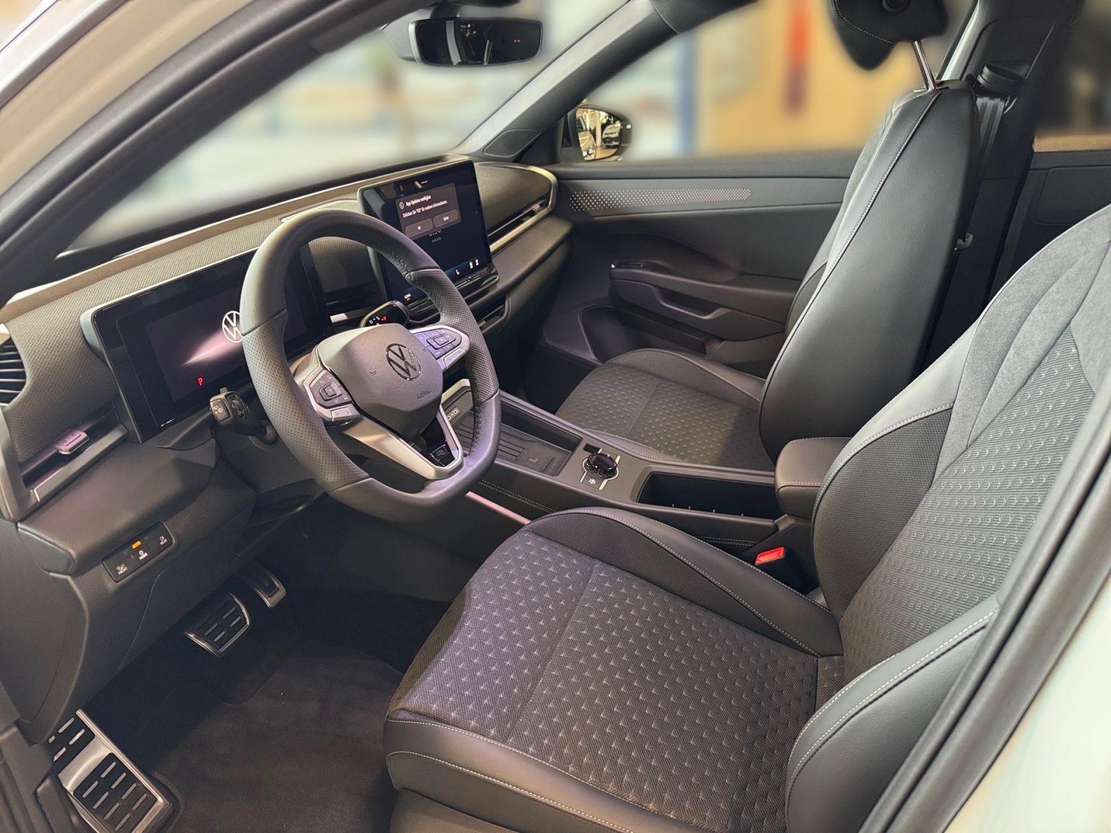 Fahrzeugabbildung Volkswagen T-Roc R-Line NEUES MODELL 1.5eTSI DSG AHK ACC NA