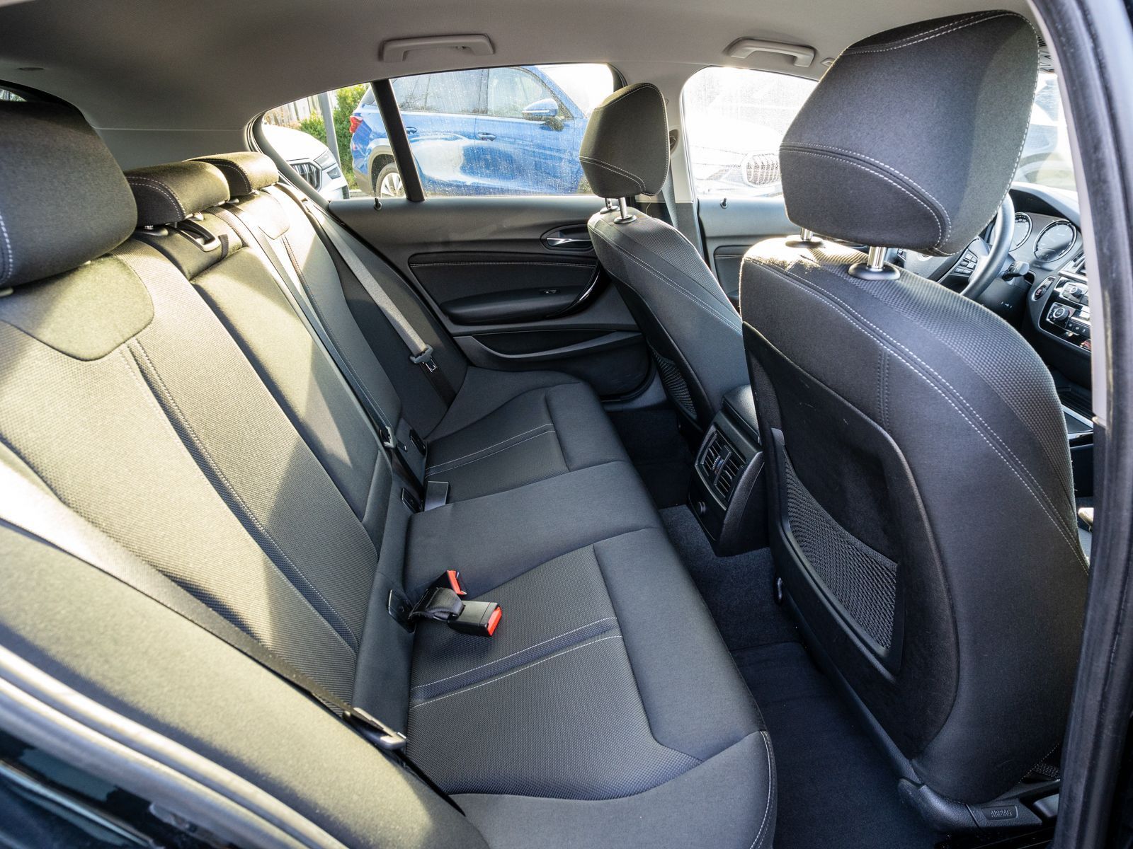 Fahrzeugabbildung BMW 120 d xDrive Sport Line LED Navi PDC SHZ