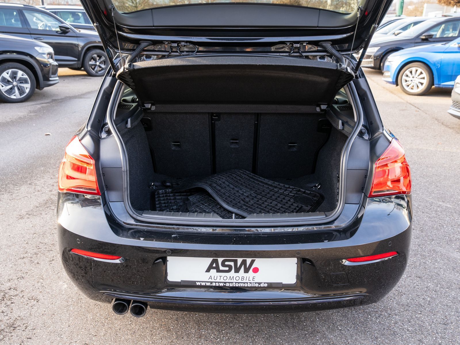 Fahrzeugabbildung BMW 120 d xDrive Sport Line LED Navi PDC SHZ