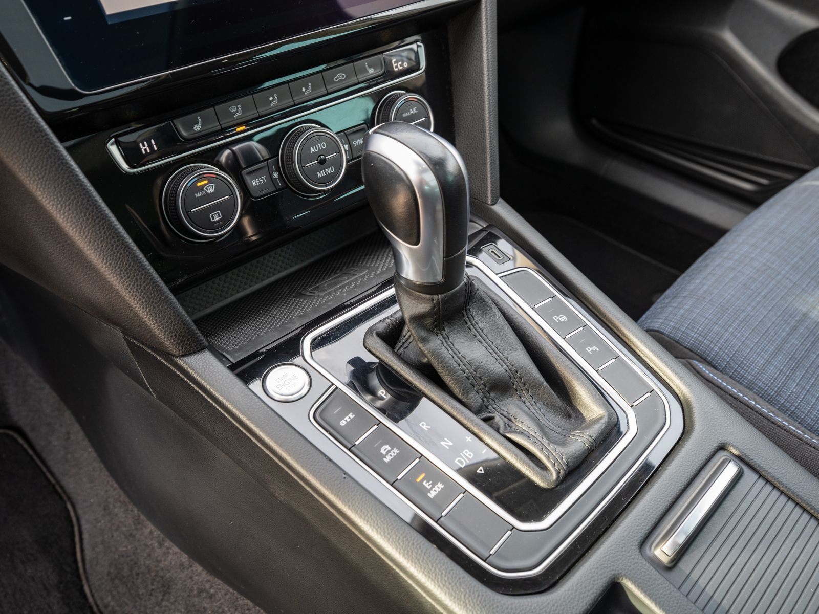 Fahrzeugabbildung Volkswagen Passat Variant GTE 1.4 TSI eHybrid DSG RFK AHK