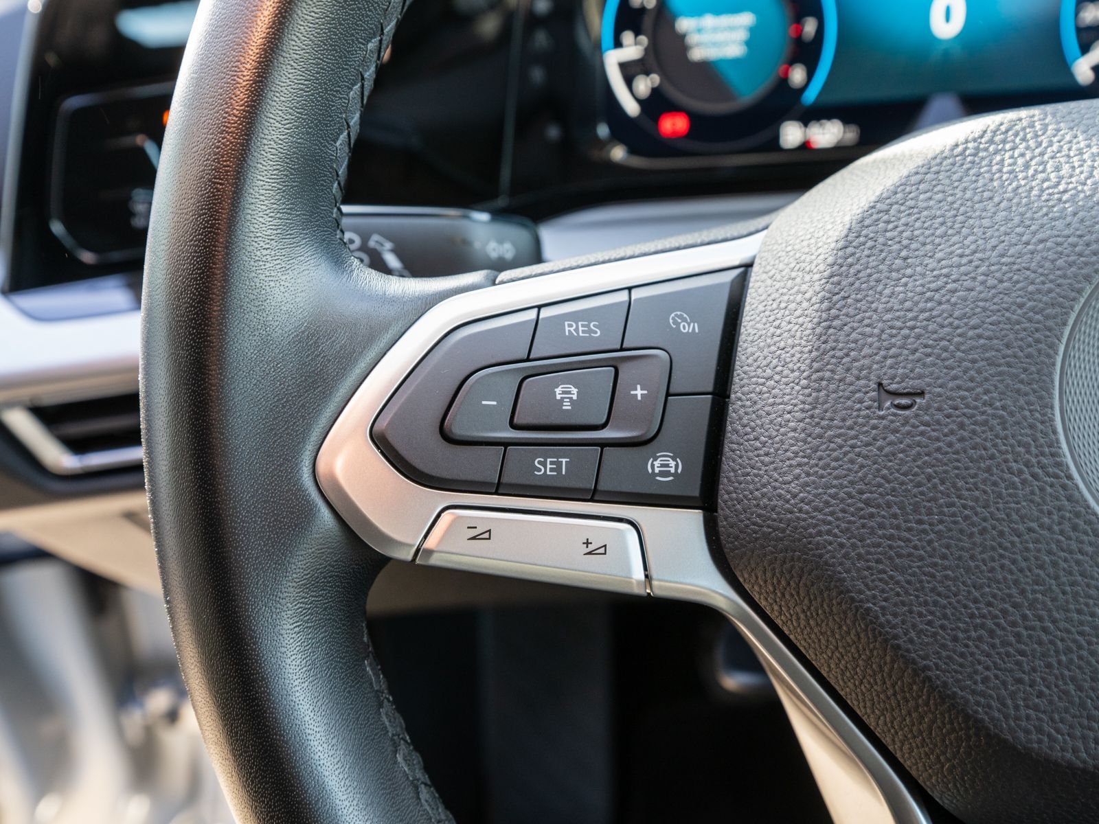 Fahrzeugabbildung Volkswagen Golf Life 1.5TSI LED Navi Klimaautomatik PDC SHZ