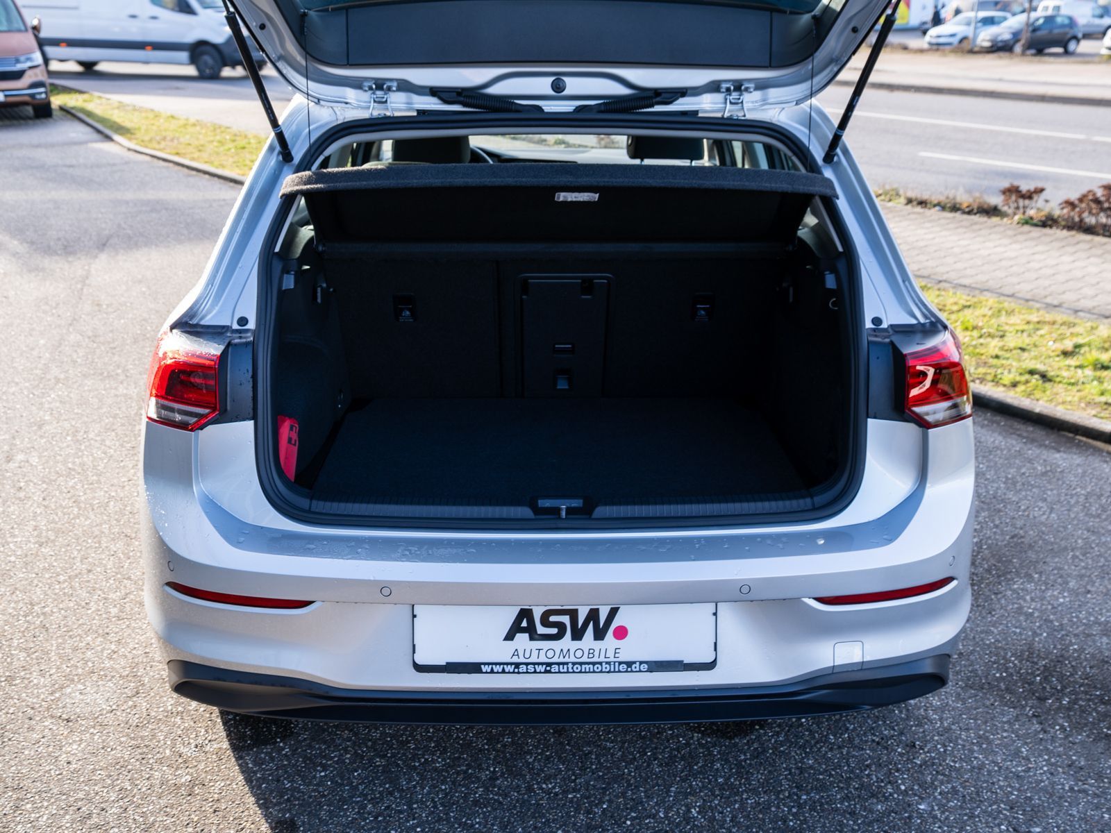 Fahrzeugabbildung Volkswagen Golf Life 1.5TSI LED Navi Klimaautomatik PDC SHZ