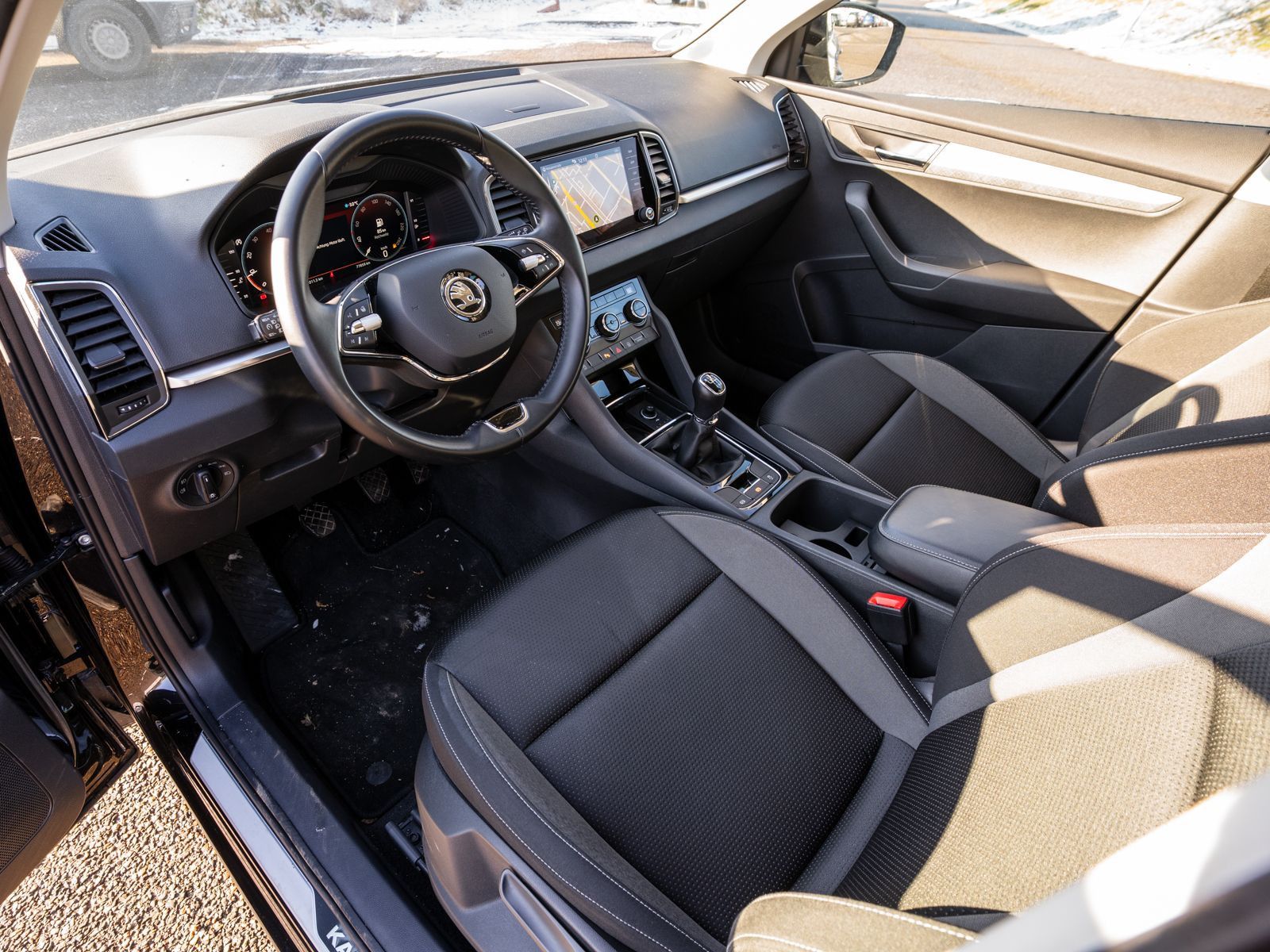 Fahrzeugabbildung SKODA Karoq Tour 1.0 TSI LED Navi RFK SHZ Stdhzg AHK