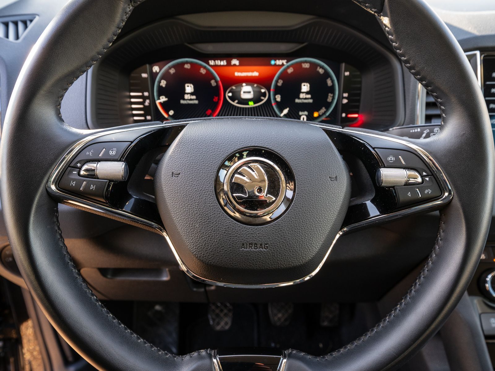 Fahrzeugabbildung SKODA Karoq Tour 1.0 TSI LED Navi RFK SHZ Stdhzg AHK