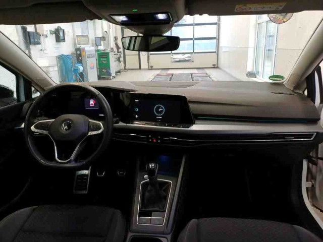 Fahrzeugabbildung Volkswagen Golf Active 1.5 TSI LED Navi RFK ACC SHZ AHK