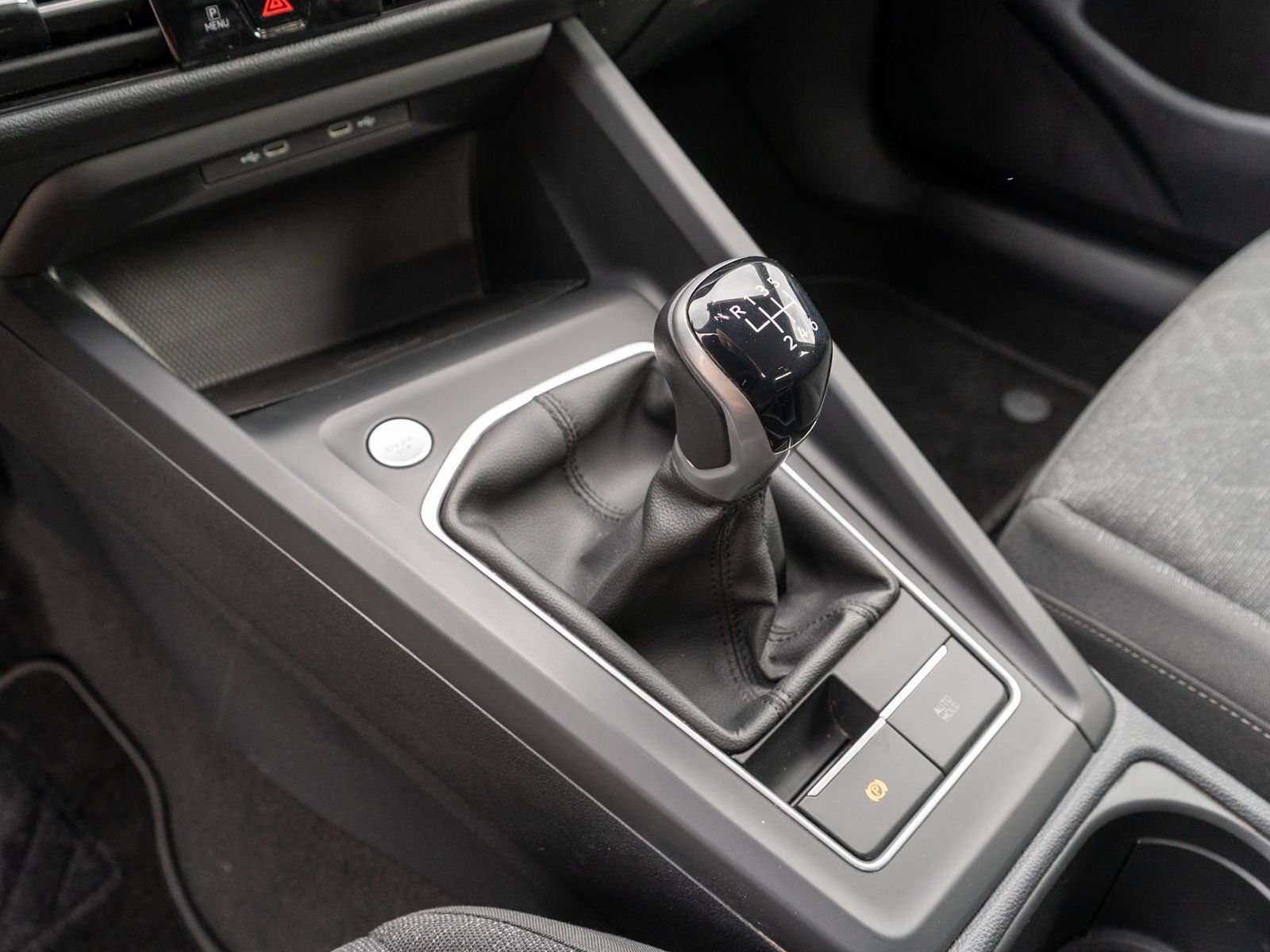 Fahrzeugabbildung Volkswagen Golf Variant Life 2.0TDI LED NAVI ACC PDC SHZ