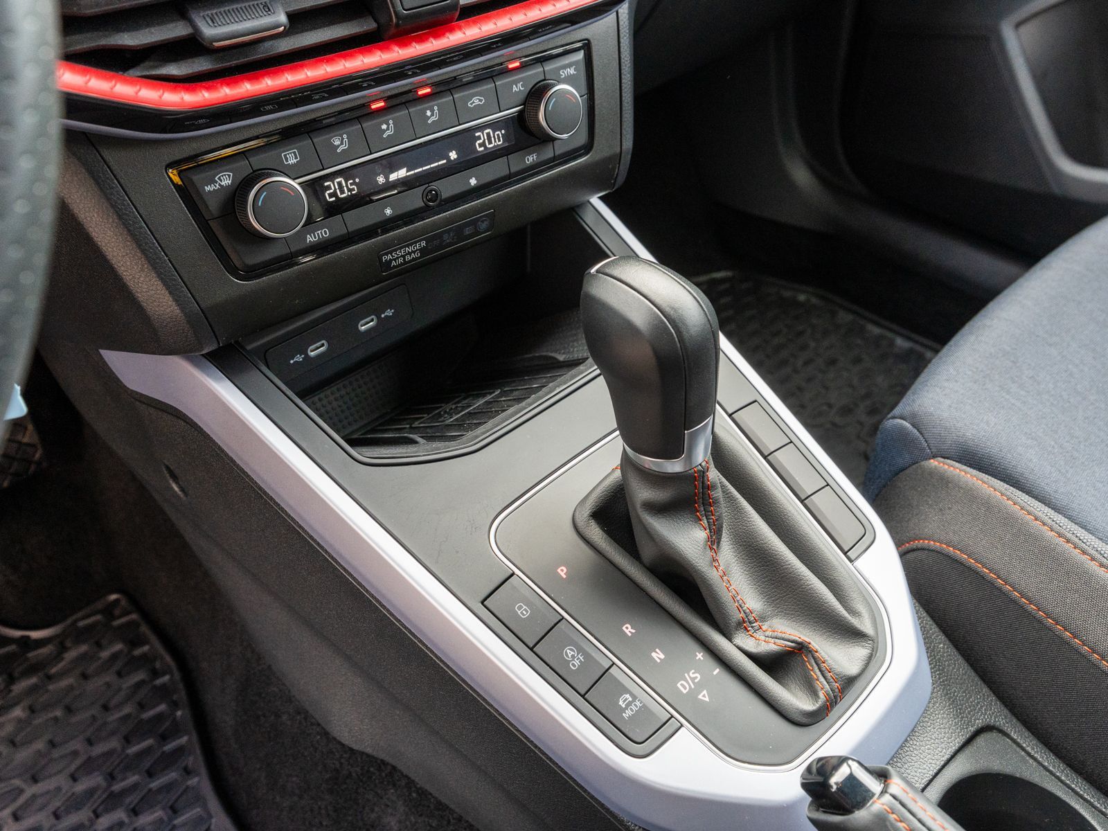 Fahrzeugabbildung SEAT Arona FR-Line 1.0 TSI DSG LED Navi VC PDC