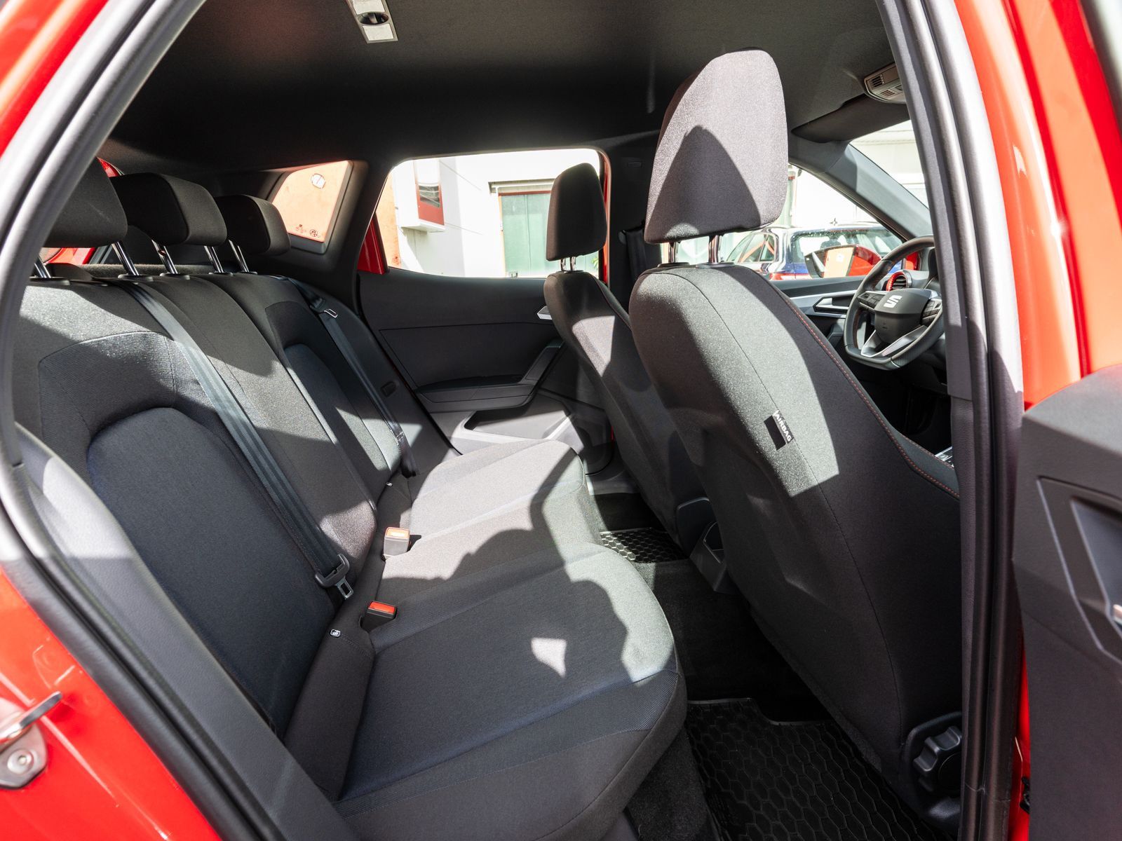 Fahrzeugabbildung SEAT Arona FR-Line 1.0 TSI DSG LED Navi VC PDC