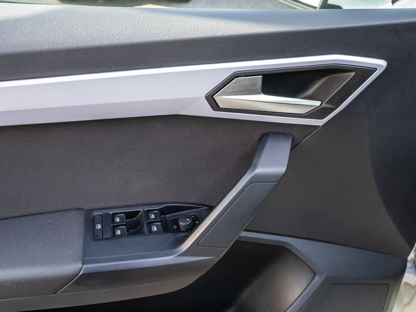 Fahrzeugabbildung SEAT Arona FR-Line 1.0 TSI LED Navi PDC RFK Full Link