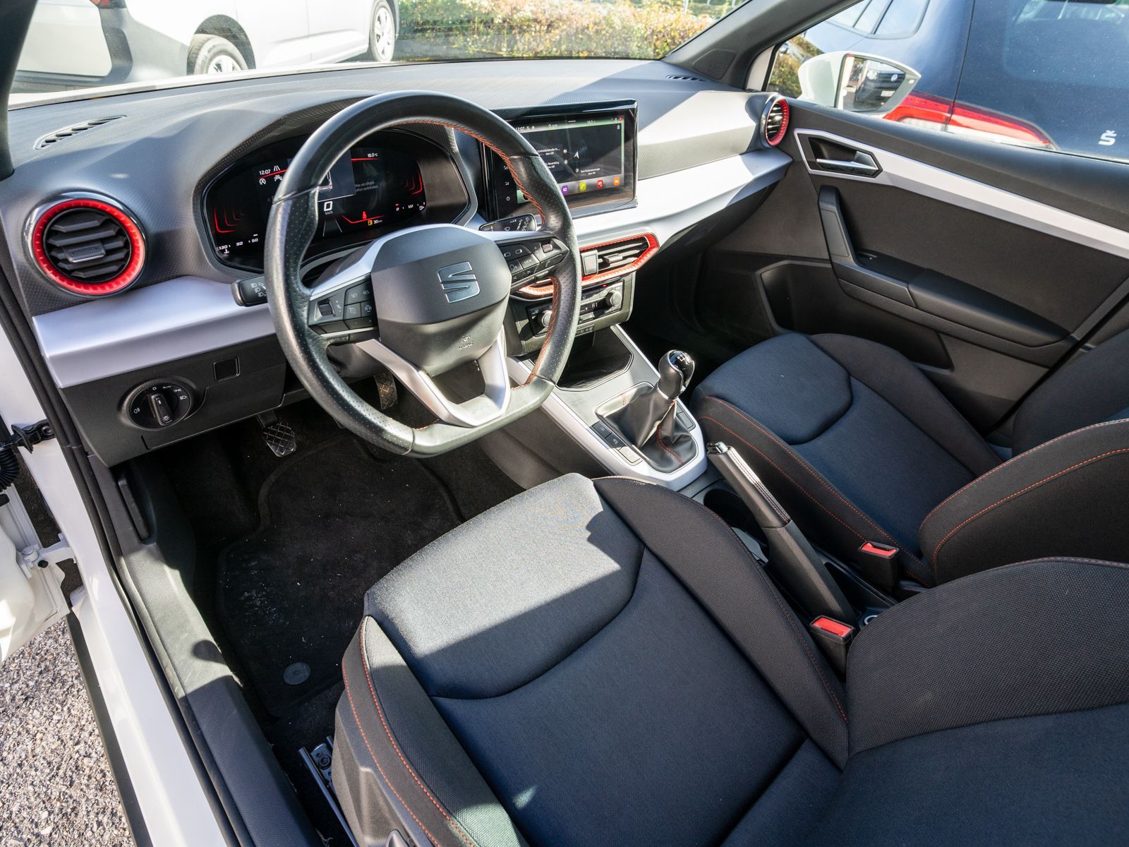 Fahrzeugabbildung SEAT Arona FR-Line 1.0 TSI LED Navi PDC RFK Full Link