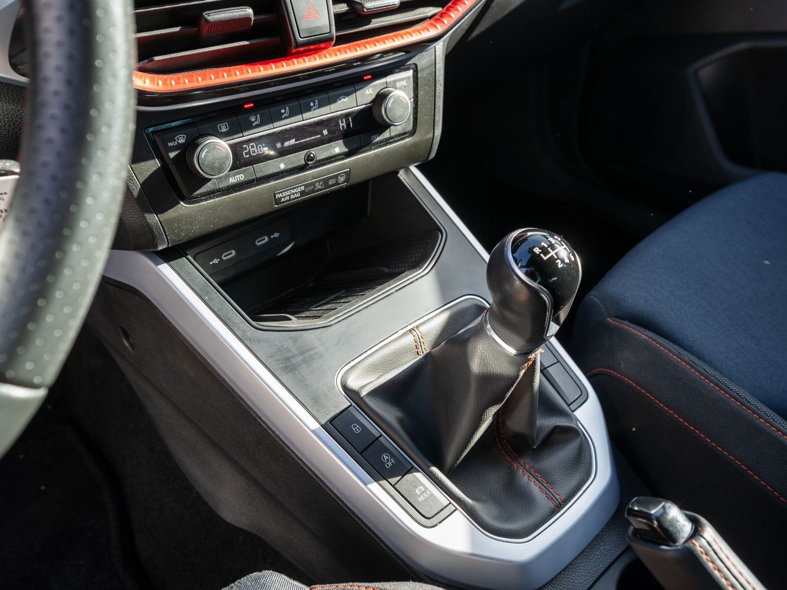 Fahrzeugabbildung SEAT Arona FR-Line 1.0 TSI LED Navi PDC RFK Full Link