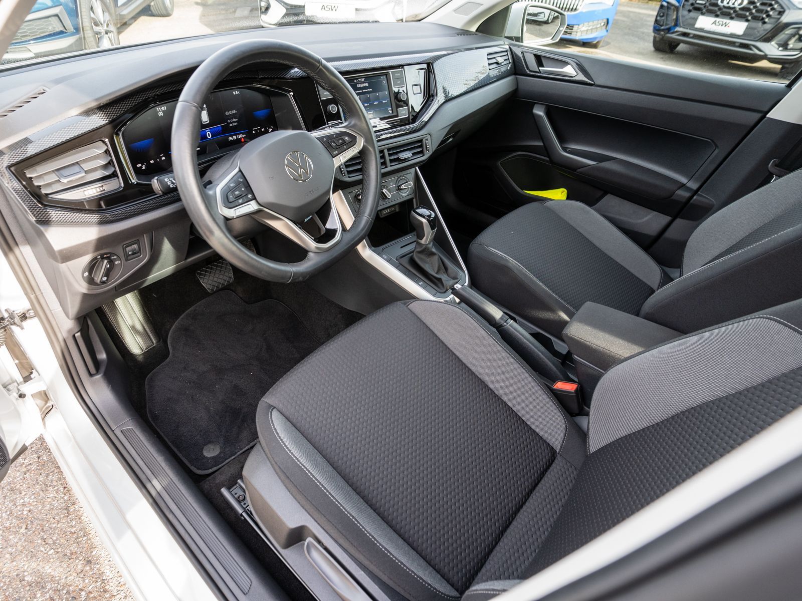 Fahrzeugabbildung Volkswagen Polo Life 1.0 TSI DSG LED Klimaanlage PDC