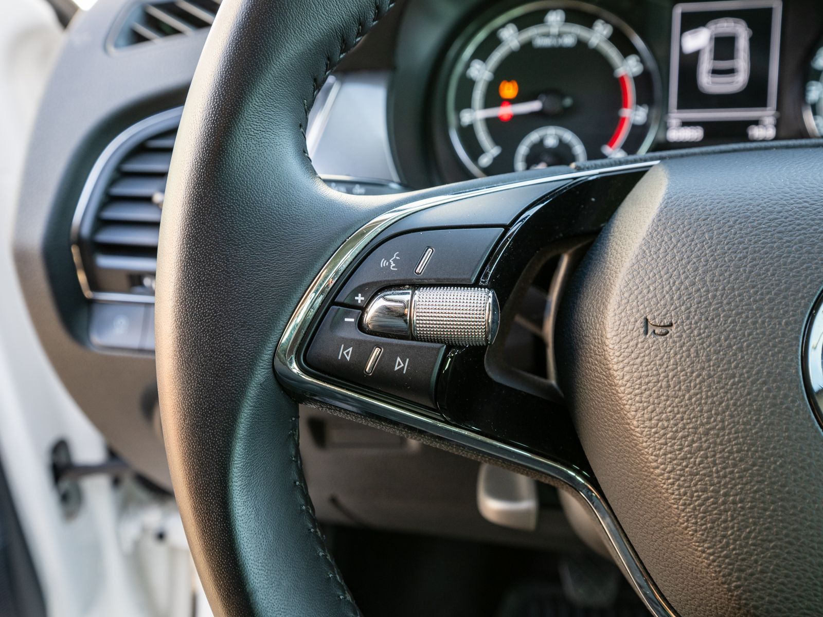 Fahrzeugabbildung SKODA Fabia Combi Clever Best of 1.0TSI LED NAVI SHZ