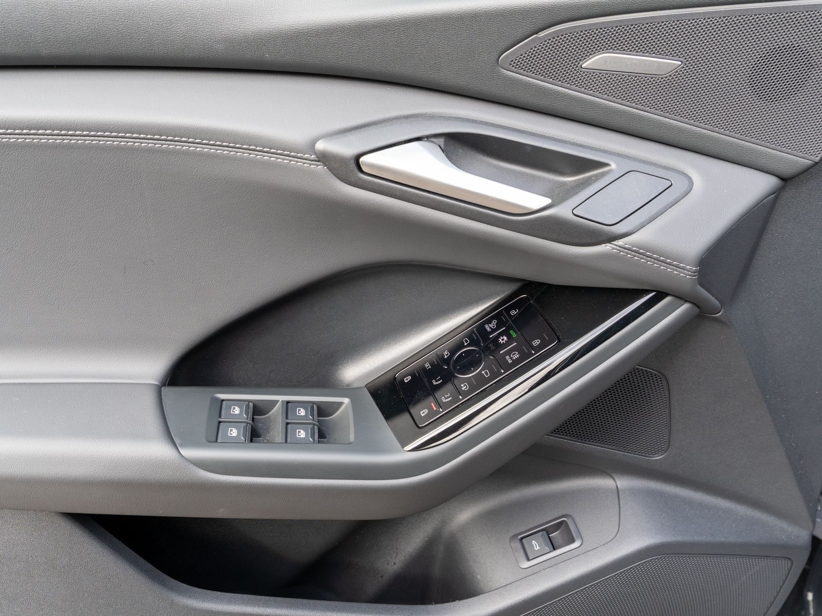 Fahrzeugabbildung Audi Q6 e-tron performance NAVI 360° AHK B&O HUD LED