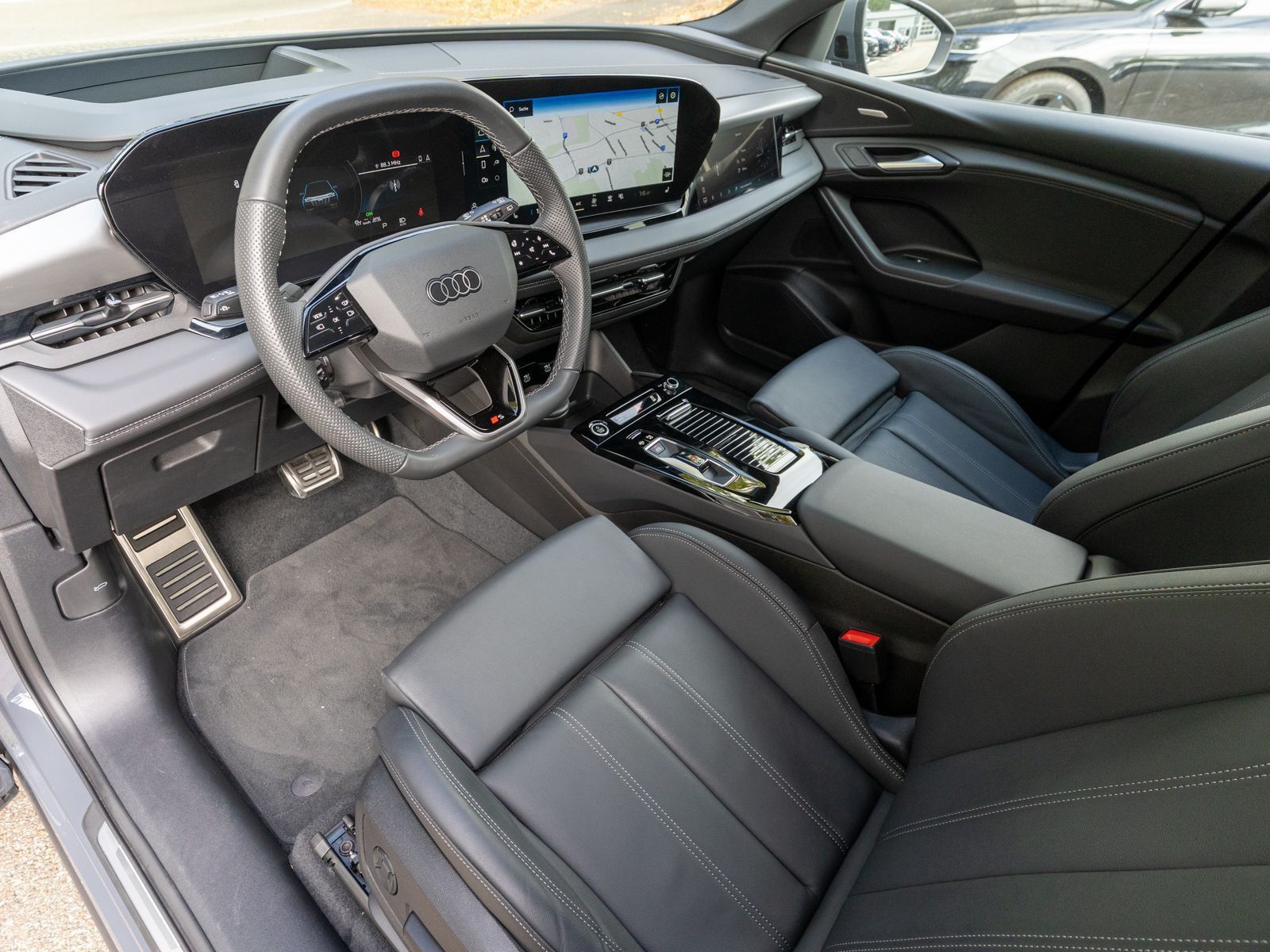 Fahrzeugabbildung Audi Q6 e-tron performance NAVI 360° AHK B&O HUD LED