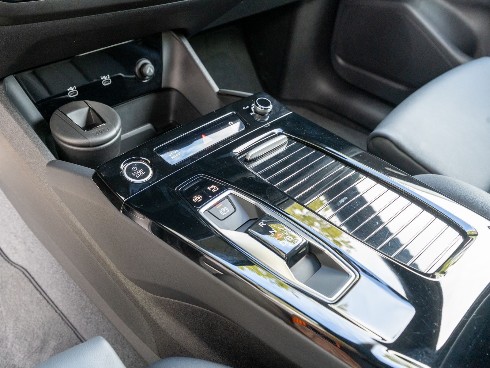 Fahrzeugabbildung Audi Q6 e-tron performance NAVI 360° AHK B&O HUD LED