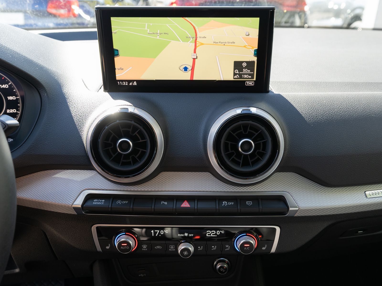 Fahrzeugabbildung Audi Q2 advanced 35TFSI NAVI LED RFK ACC LEDER VC