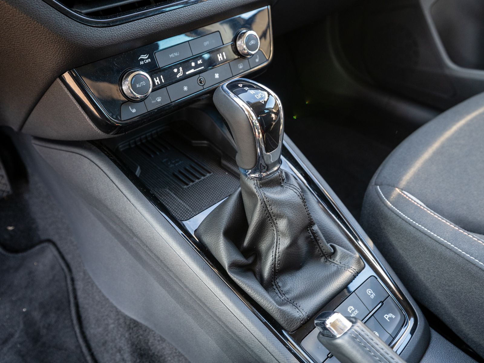 Fahrzeugabbildung SKODA Kamiq Selection 1.0 TSI DSG LED Navi RFK ACC AHK