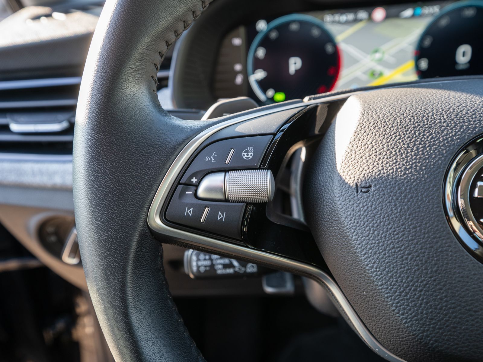 Fahrzeugabbildung SKODA Kamiq Selection 1.0 TSI DSG LED Navi RFK ACC AHK