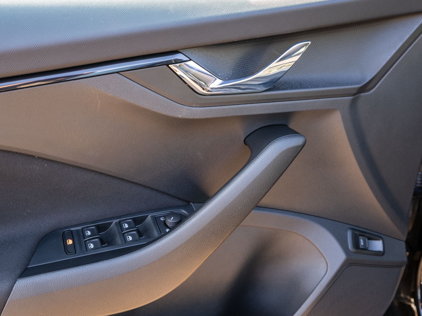 Fahrzeugabbildung SKODA Kamiq Selection 1.0 TSI DSG LED Navi RFK ACC AHK