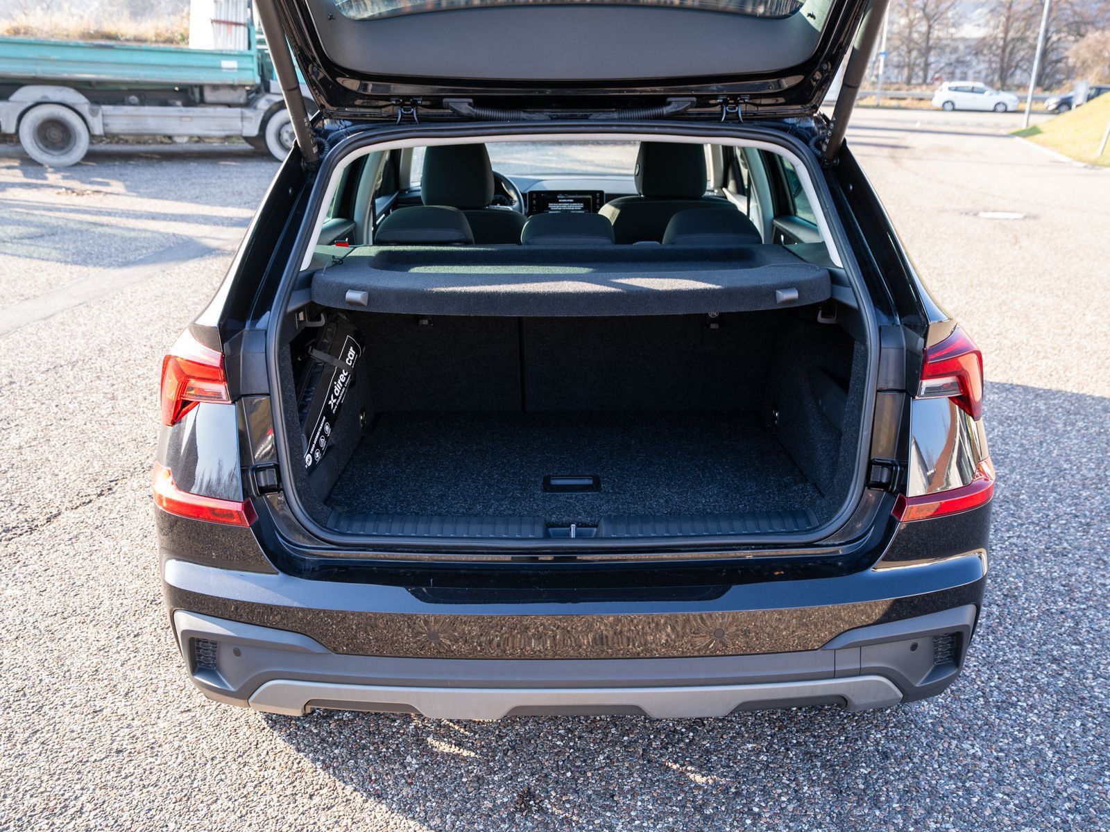 Fahrzeugabbildung SKODA Kamiq Selection 1.0 TSI DSG LED Navi RFK ACC AHK