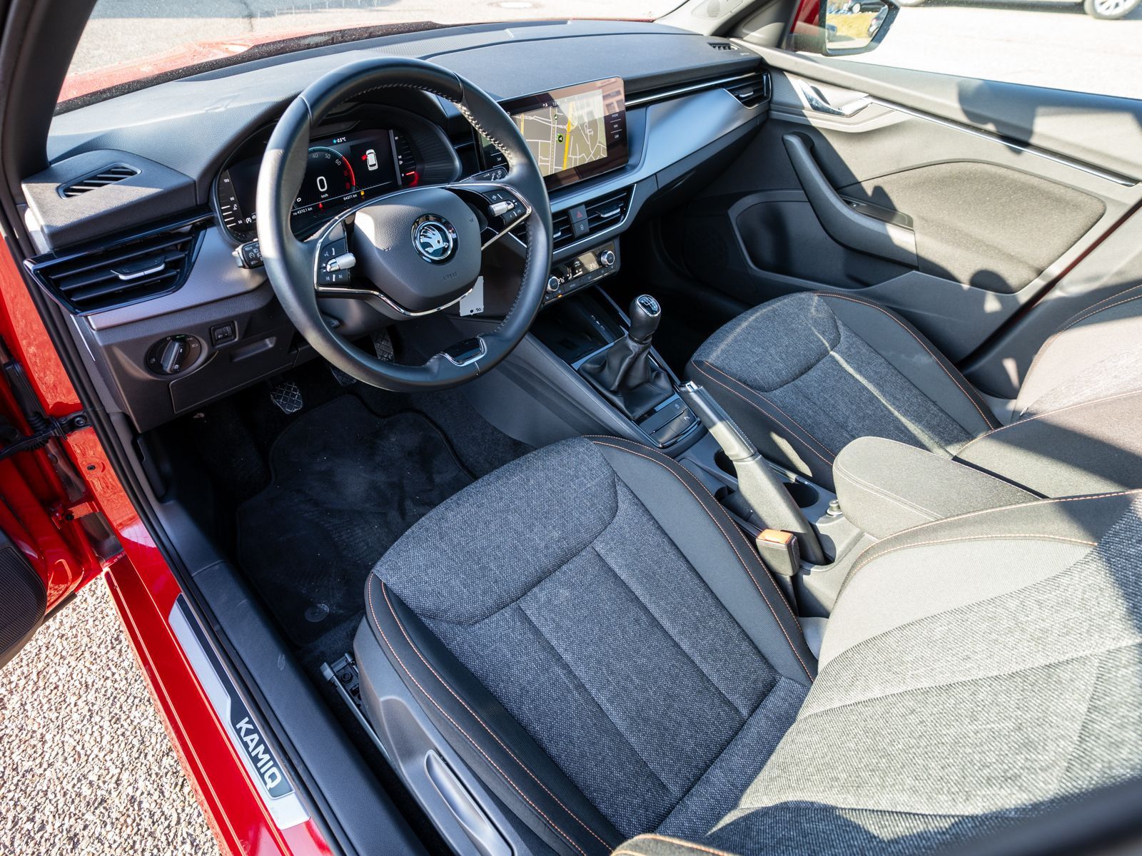 Fahrzeugabbildung SKODA Kamiq Clever 1.0 TSI LED Navi PDC SHZ PANO AHK