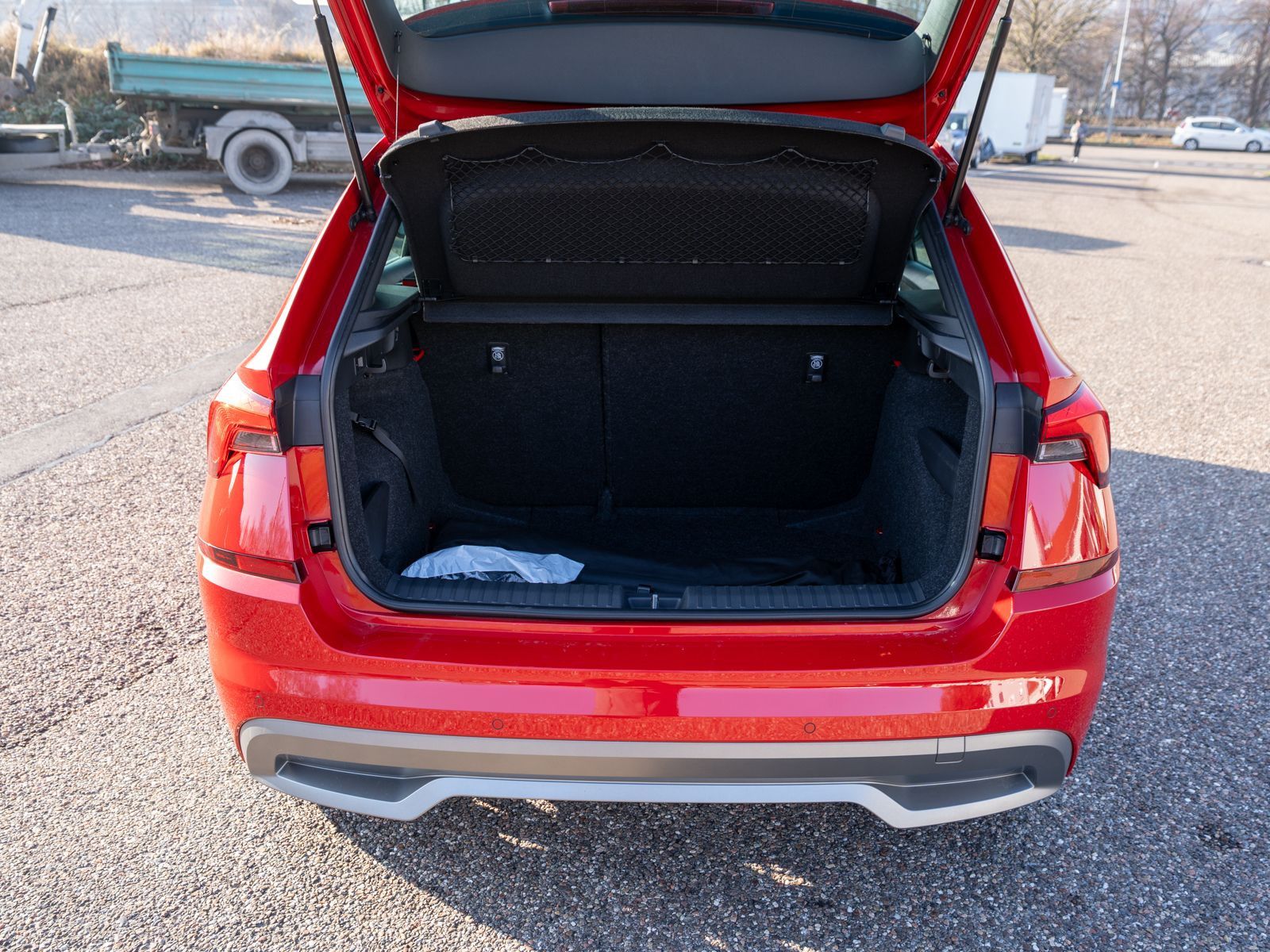 Fahrzeugabbildung SKODA Kamiq Clever 1.0 TSI LED Navi PDC SHZ PANO AHK