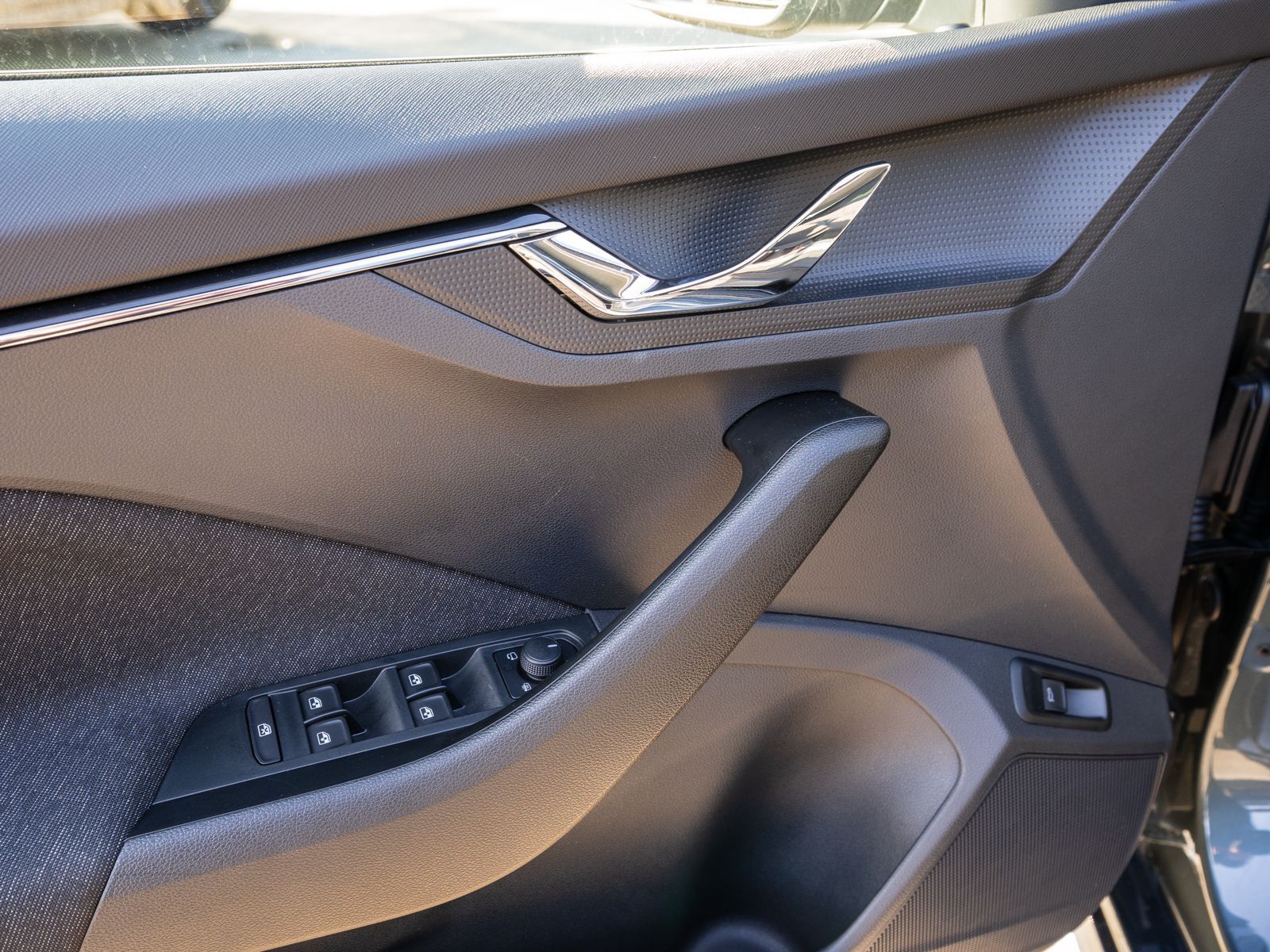 Fahrzeugabbildung SKODA Kamiq Style 1.5TSI DSG LED RFK PDC ACC SHZ