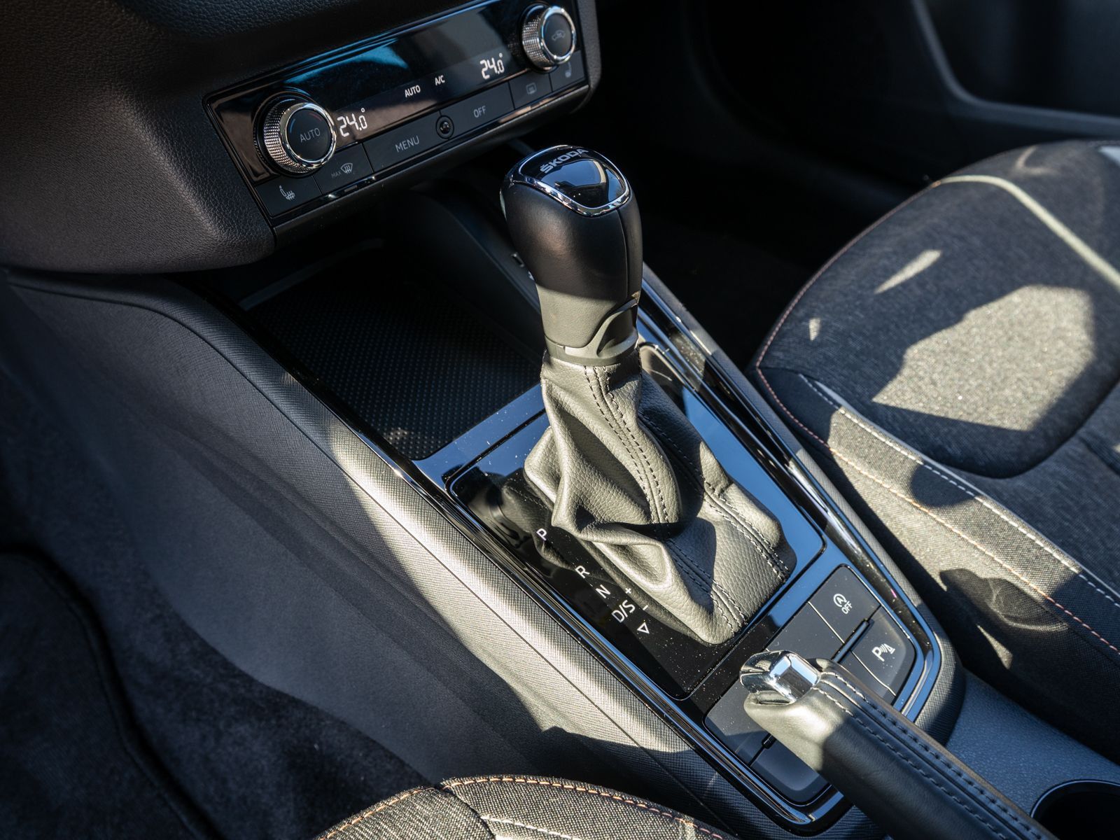 Fahrzeugabbildung SKODA Kamiq Style 1.5TSI DSG LED RFK PDC ACC SHZ