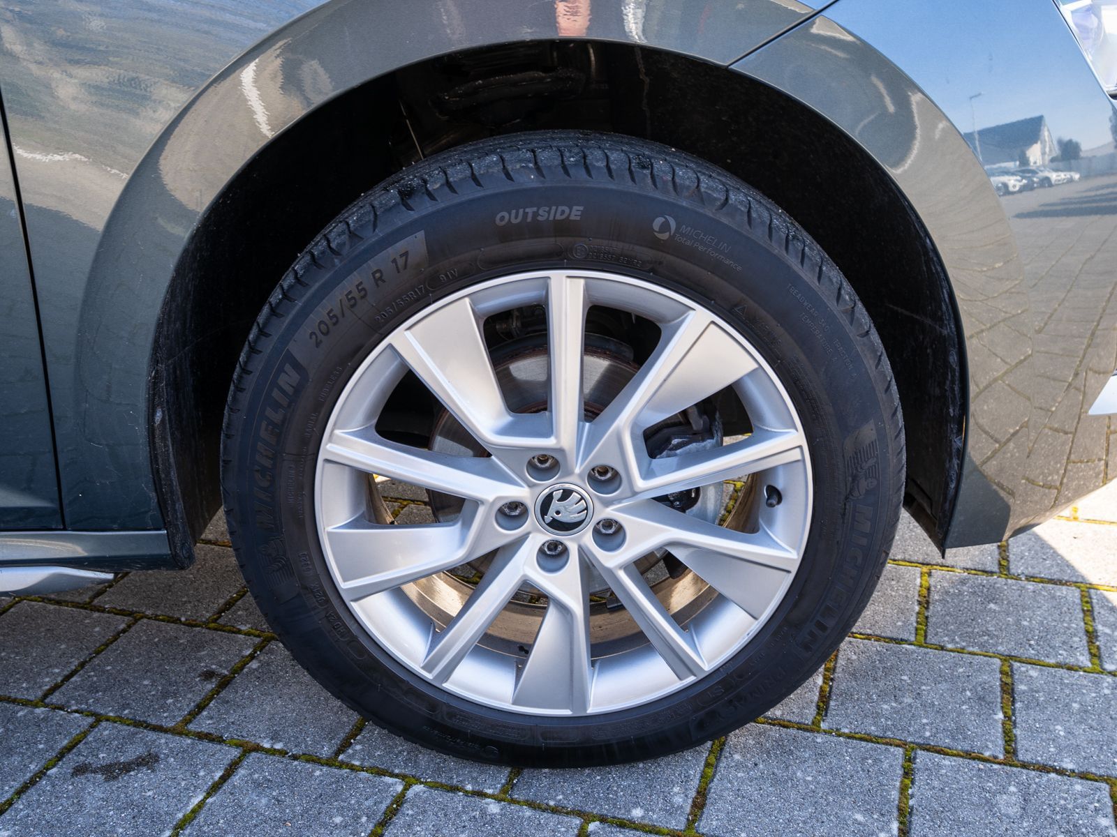 Fahrzeugabbildung SKODA Kamiq Style 1.5TSI DSG LED RFK PDC ACC SHZ