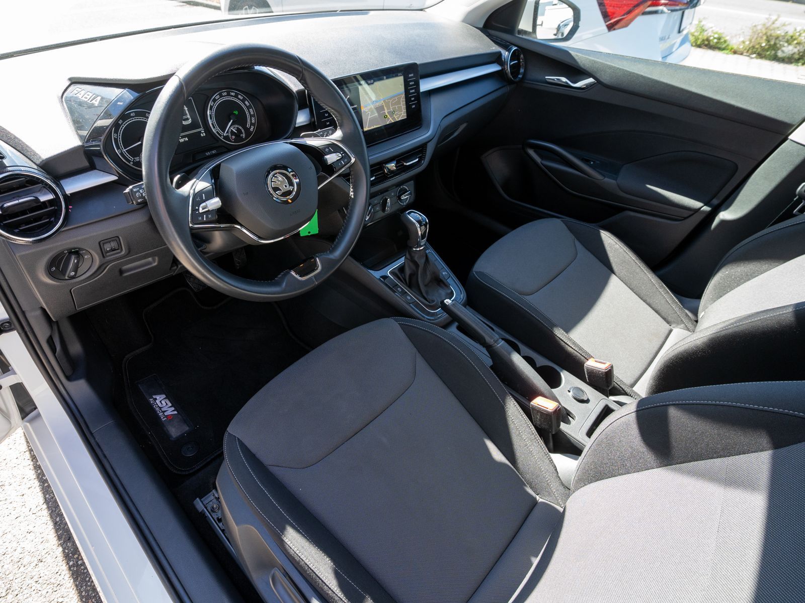 Fahrzeugabbildung SKODA Fabia Ambition 1.0TSI DSG Klima Navi PDC v/h RFK