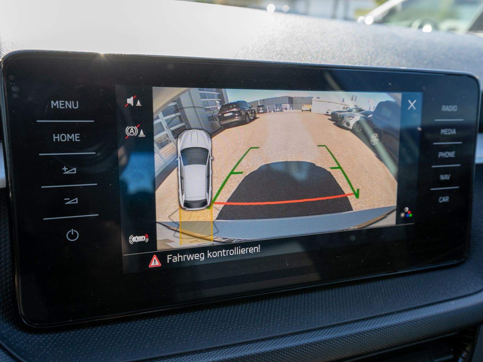 Fahrzeugabbildung SKODA Fabia Ambition 1.0TSI DSG Klima Navi PDC v/h RFK
