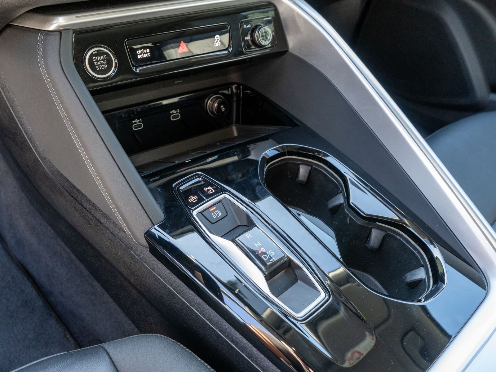 Fahrzeugabbildung Audi Q5 SUV TDI quattr NAVI LED PANO AHK LEDER RFK VC