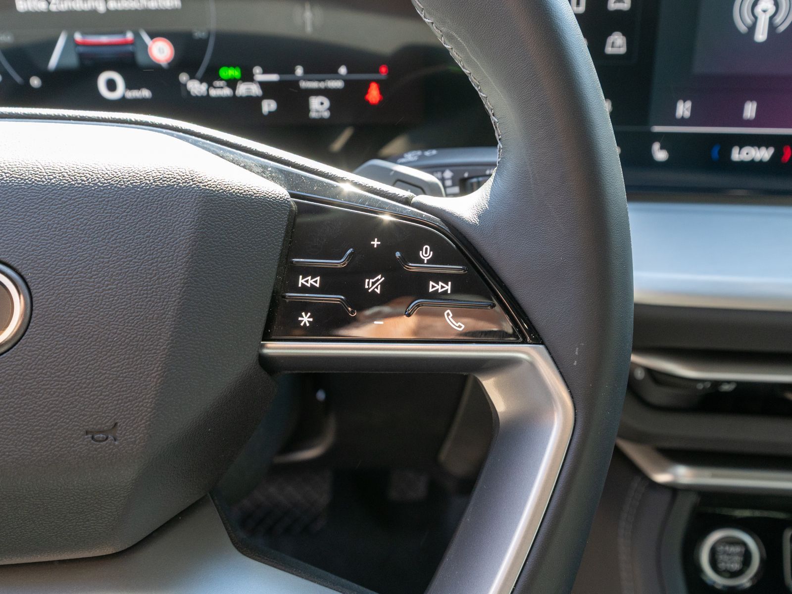 Fahrzeugabbildung Audi Q5 SUV TDI quattr NAVI LED PANO AHK LEDER RFK VC