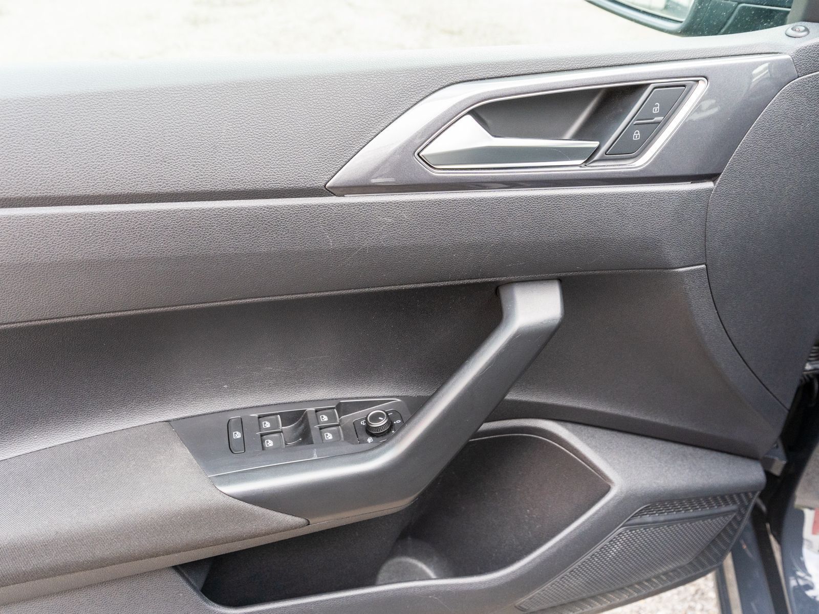 Fahrzeugabbildung Volkswagen Polo Highline 1.0 TSI LED NAVI RFK PDC SHZ