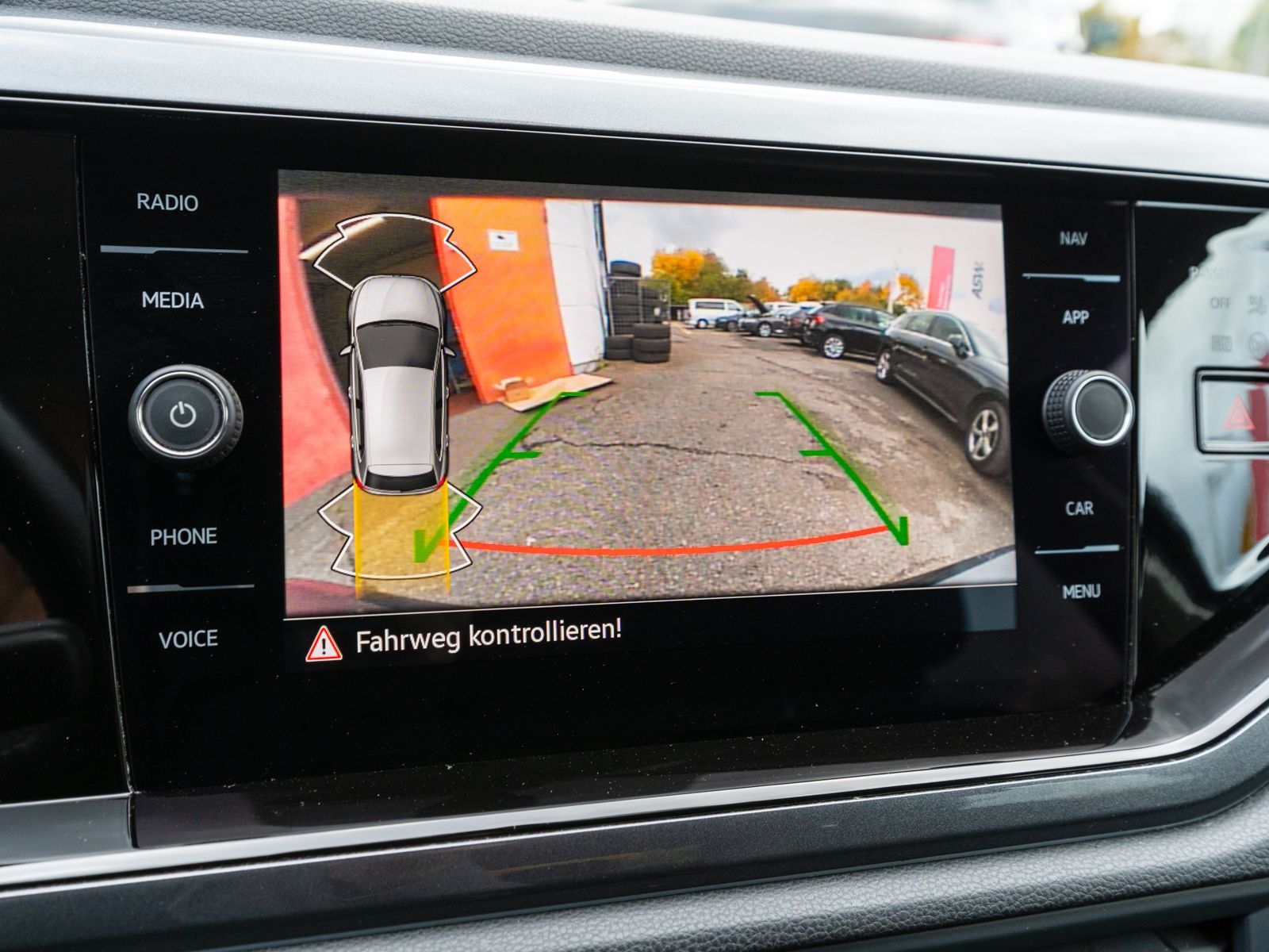 Fahrzeugabbildung Volkswagen Polo Highline 1.0 TSI LED NAVI RFK PDC SHZ