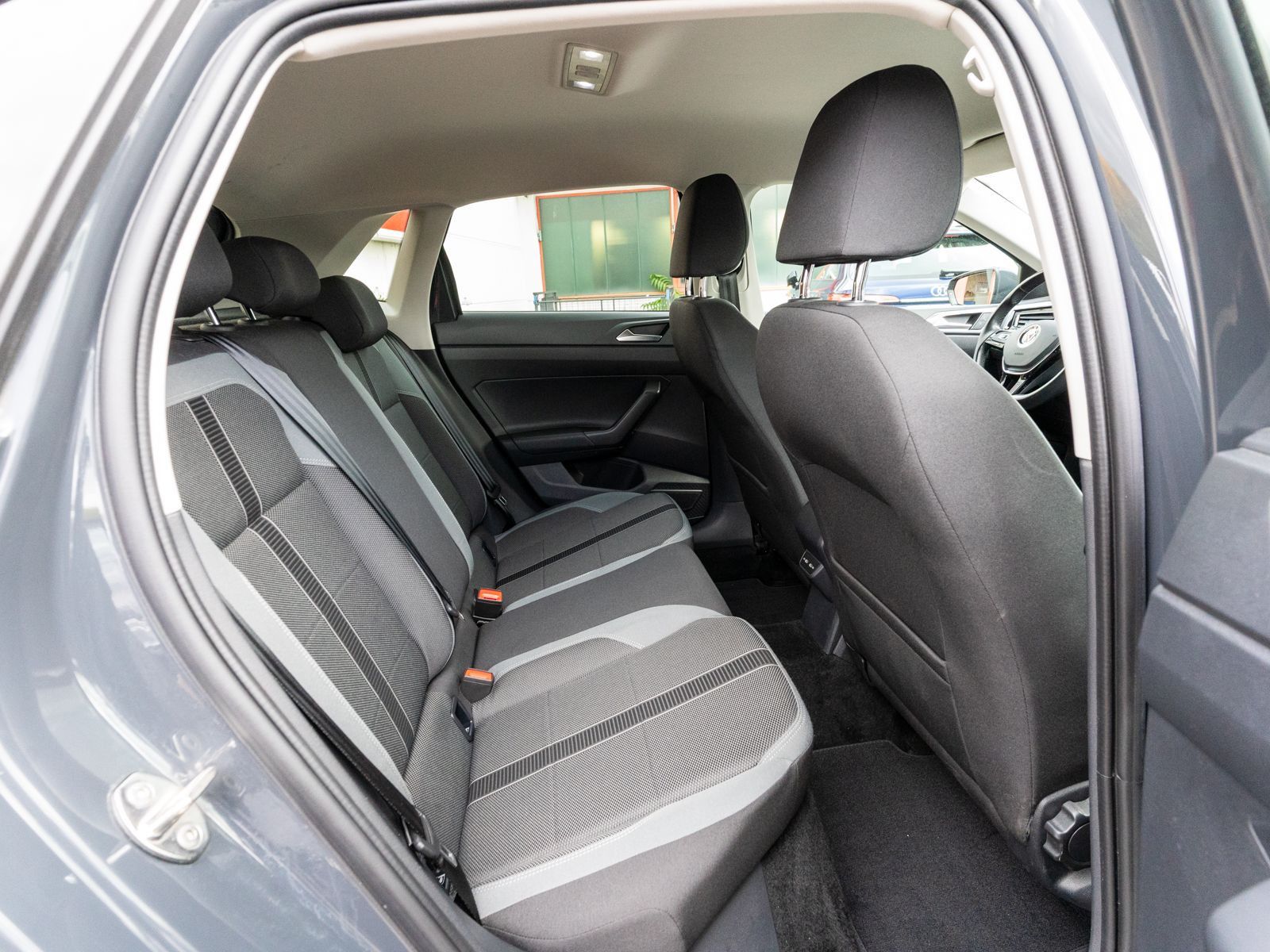 Fahrzeugabbildung Volkswagen Polo Highline 1.0 TSI LED NAVI RFK PDC SHZ