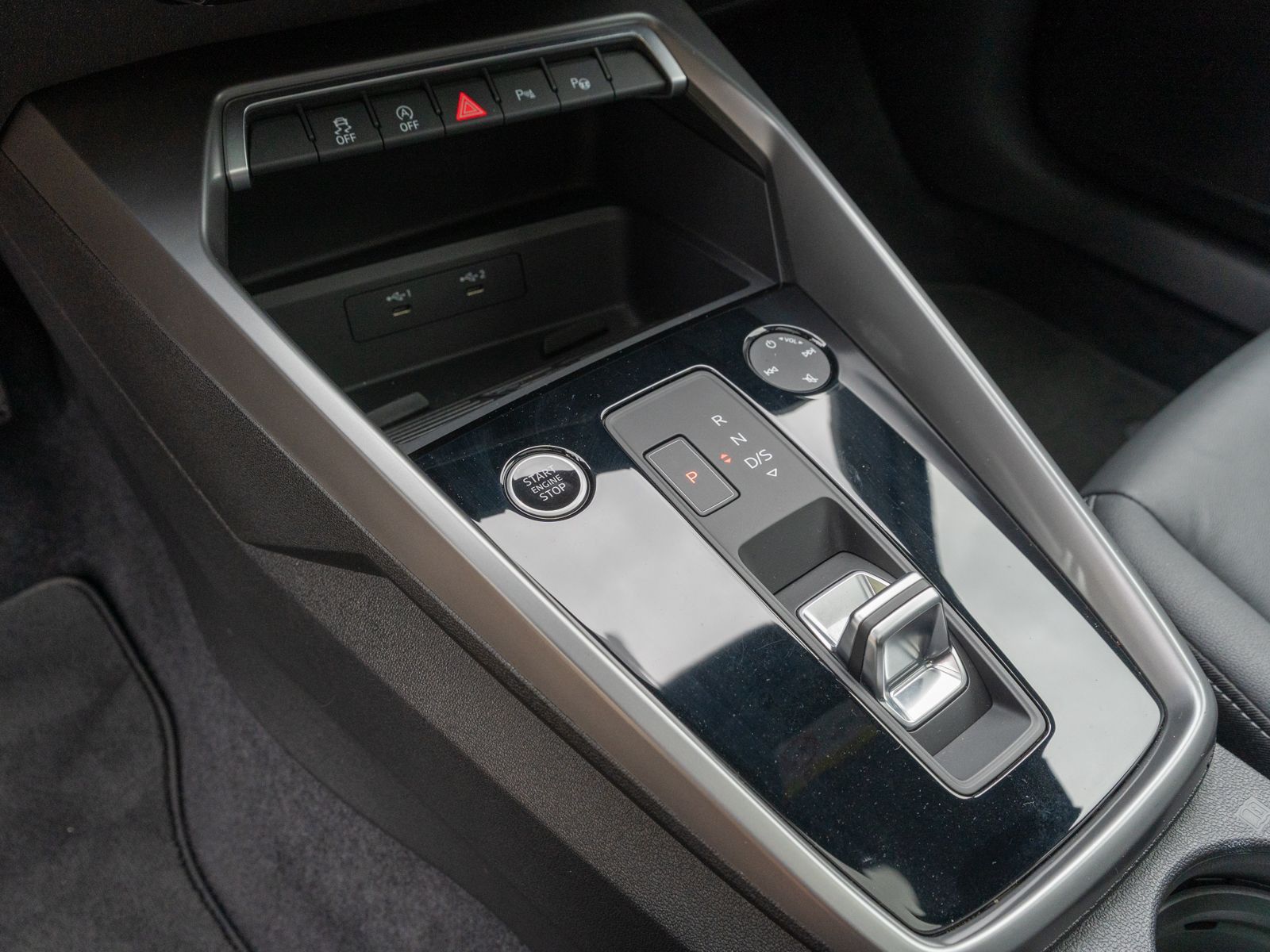 Fahrzeugabbildung Audi A3 Sportback 30TDI Stronic LED Navi RFK PANO B&O