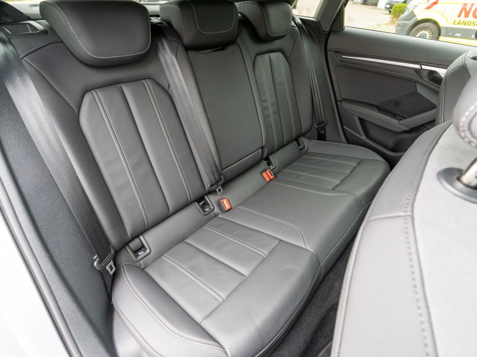 Fahrzeugabbildung Audi A3 Sportback 30TDI Stronic LED Navi RFK PANO B&O