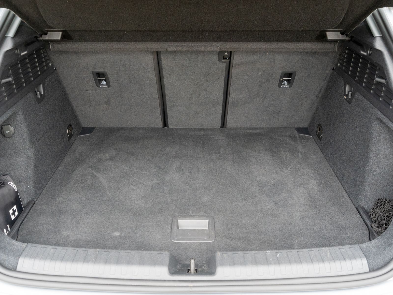 Fahrzeugabbildung Audi A3 Sportback 30TDI Stronic LED Navi RFK PANO B&O