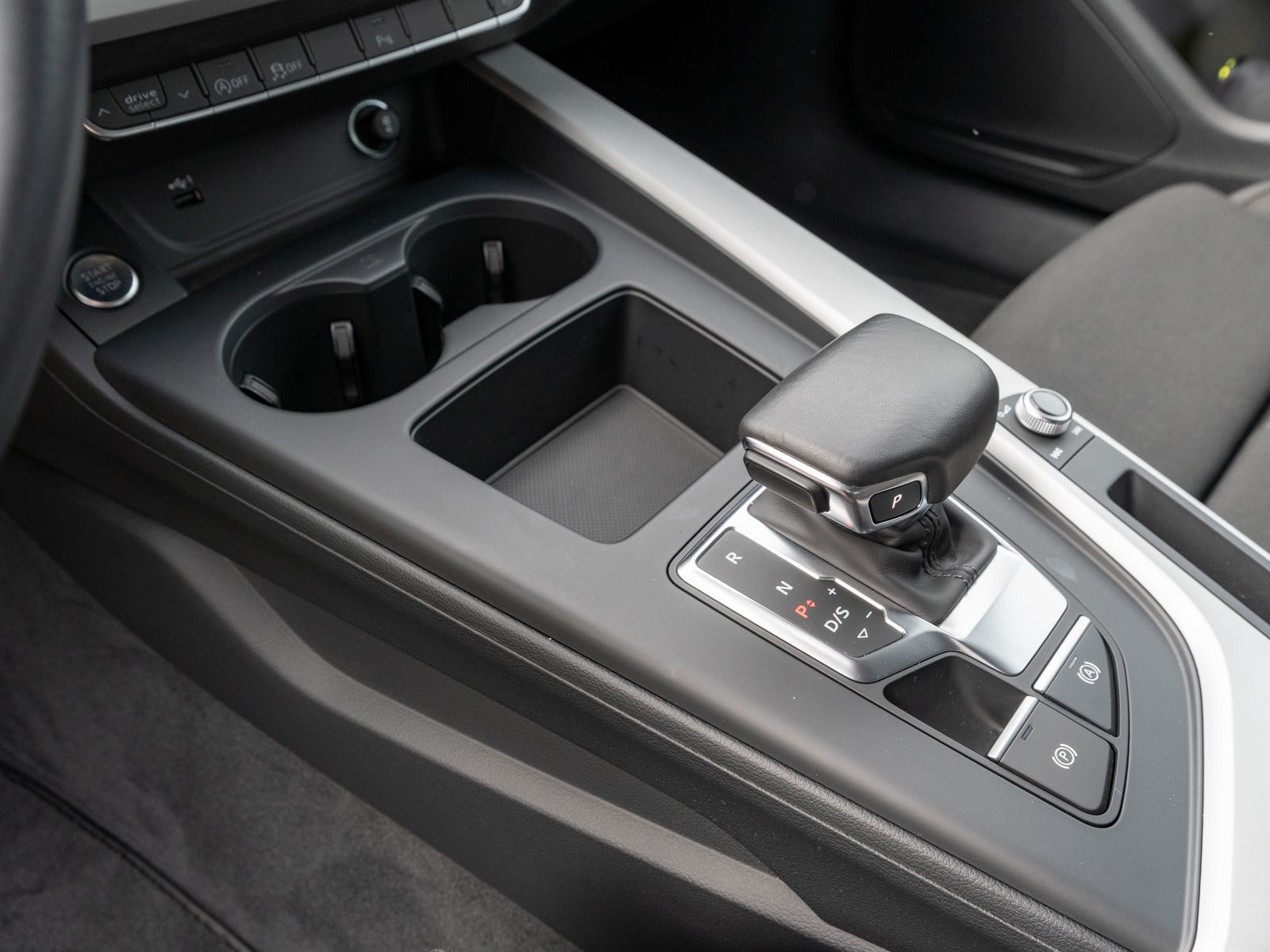Fahrzeugabbildung Audi A4 Avant 40TDI Stronic NAVI LED ACC RFK VC