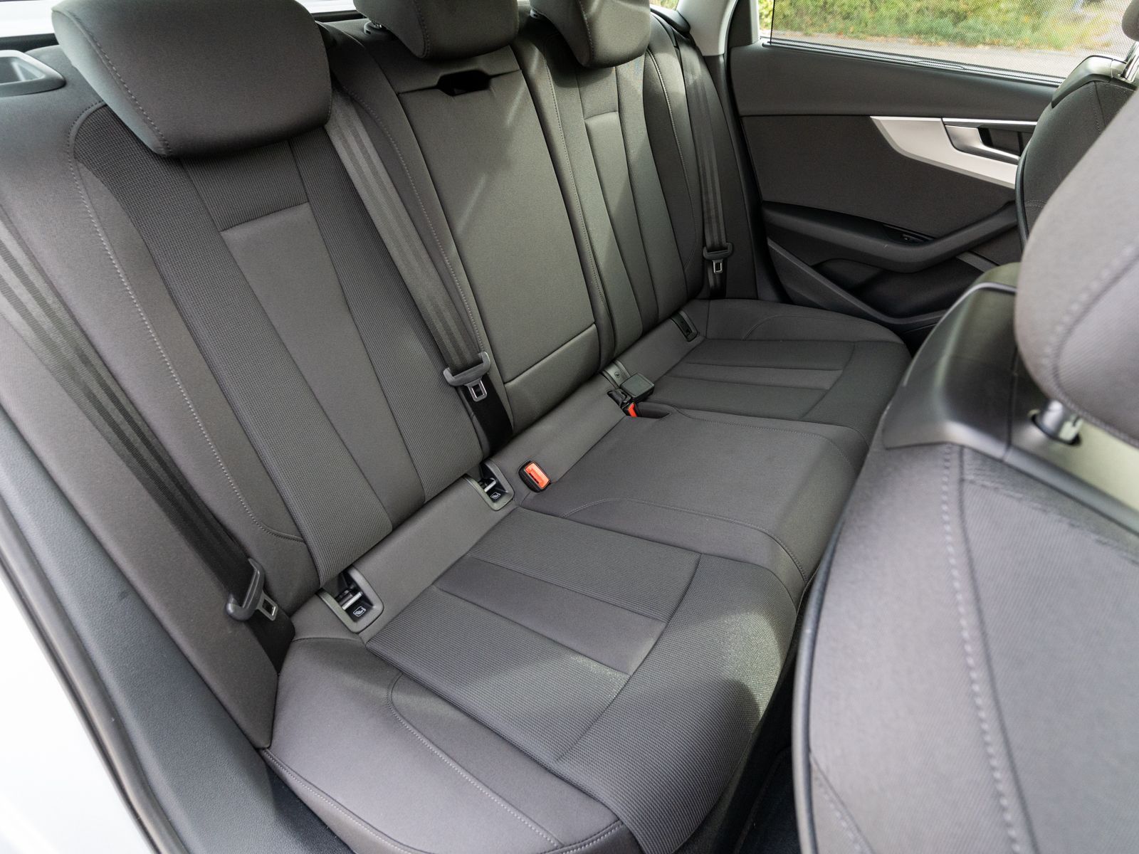 Fahrzeugabbildung Audi A4 Avant 40TDI Stronic NAVI LED ACC RFK VC