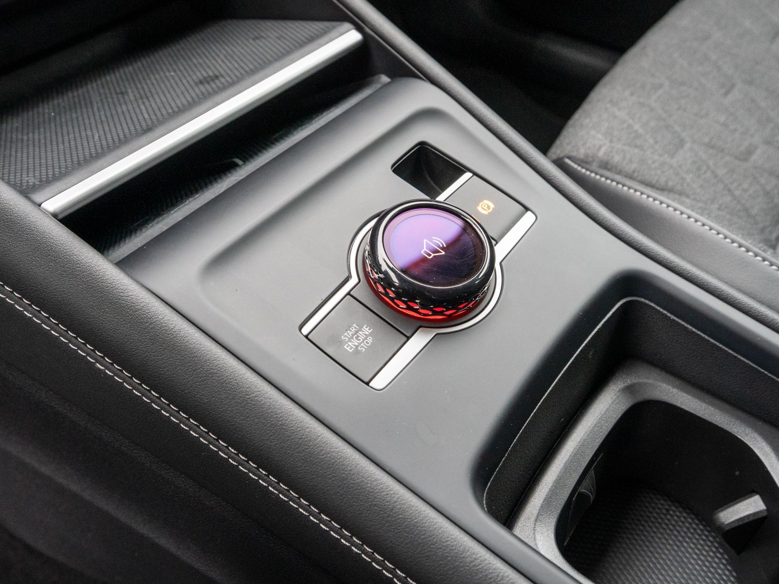 Fahrzeugabbildung Volkswagen Tayron Life 2.0 TDI 4M DSG LED Navi 360° 7-S AHK