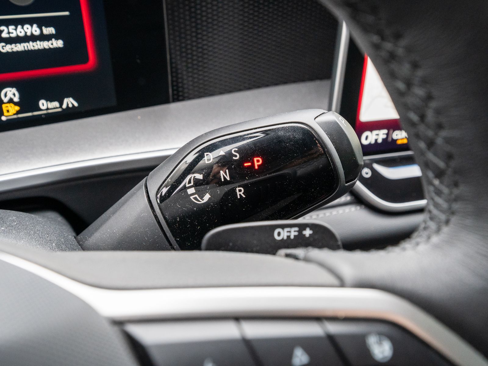 Fahrzeugabbildung Volkswagen Tayron Life 2.0 TDI 4M DSG LED Navi 360° 7-S AHK