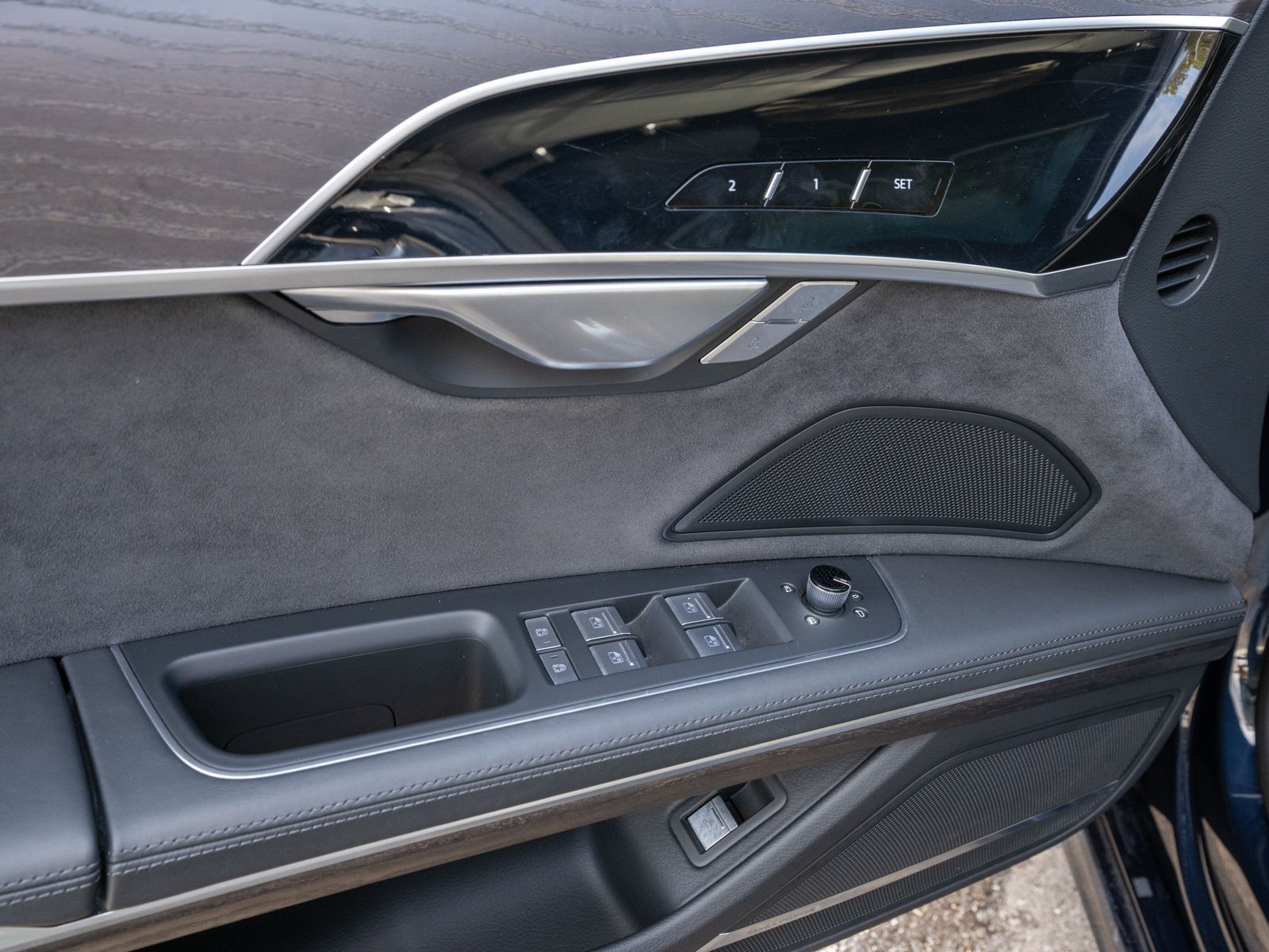 Fahrzeugabbildung Audi A8 50TDI quattro MATRIX LEDER PANO B&O STDHZ HUD